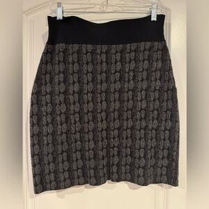 Marisa Christina Black and Gray Knit Fabric Skirt